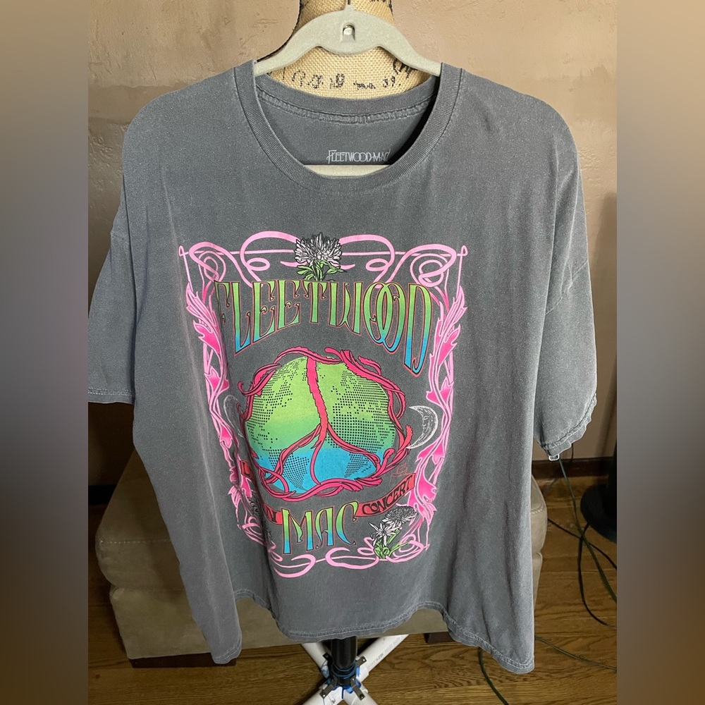 Fleetwood Mac graphic tee gray Sz 2X PTP 26” inches Pink Gray